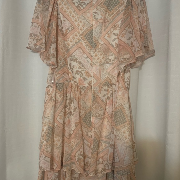 Beautiful Soft Pattern Dress - Picture 4 of 5